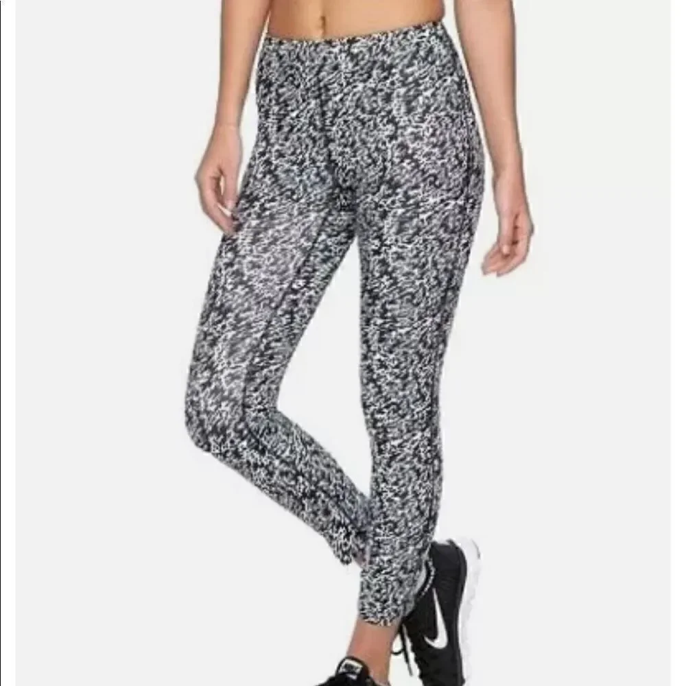 NIKE Pronto Essential Running Crop Pants Tights 777168-010